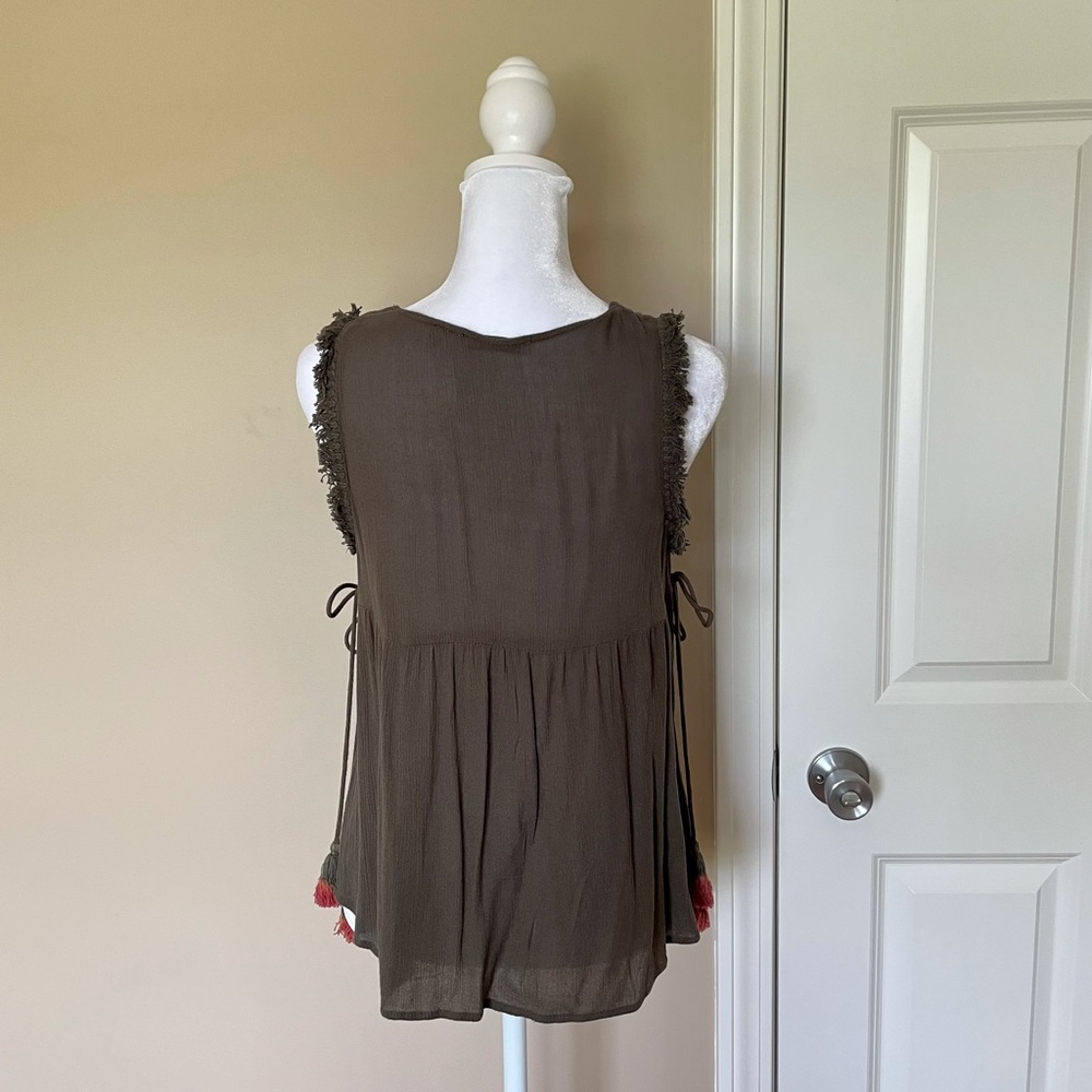 Tank - Picture 3 of 6